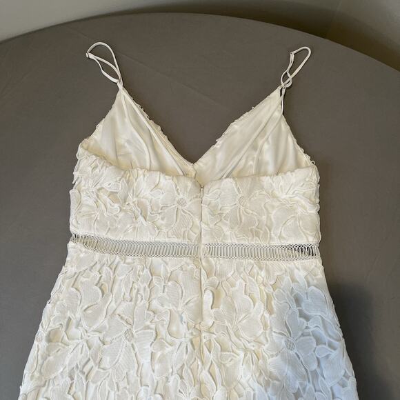 ASTR The Label V-Neck Sleeveless Bodycon White Lace Floral Dress Size small - Picture 7 of 14
